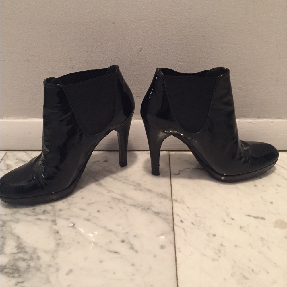 Stuart Weitzman "whoop" patent leather